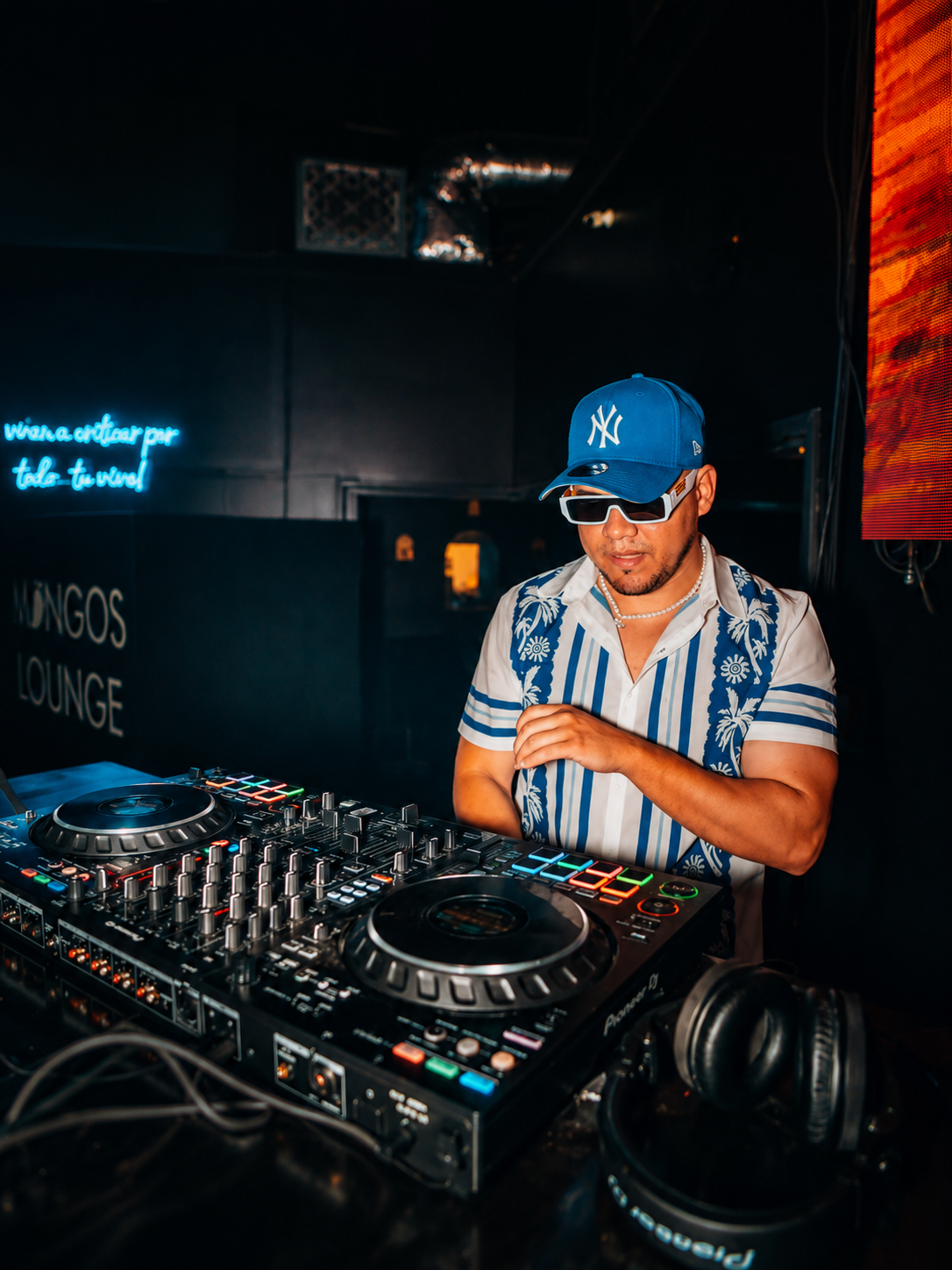 Mongos Lounge · Pioneer Pro